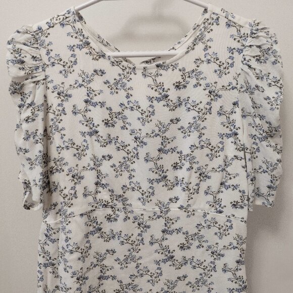 * Cute, Soft, Floral Top * - Picture 1 of 7